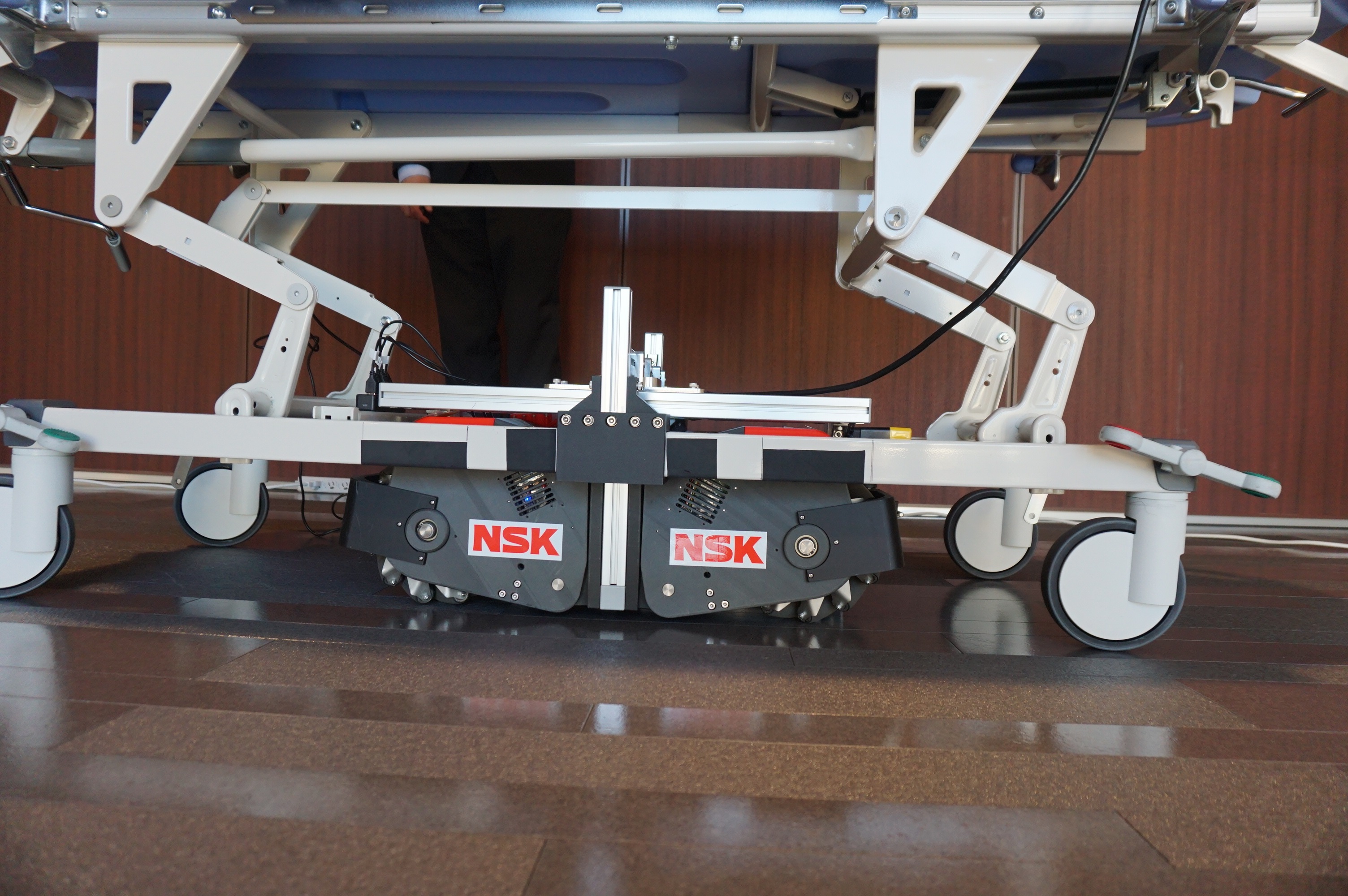 Prototipo del robot de asistencia motorizado de NSK 